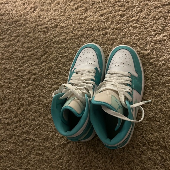 marine green air jordans - Picture 4 of 5